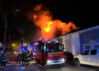 Important incendie dans une carrosserie automobile à Perpignan