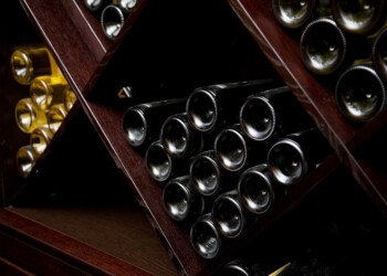 Les étiquettes des bouteilles de vin des Pyrénées-Orientales doivent changer